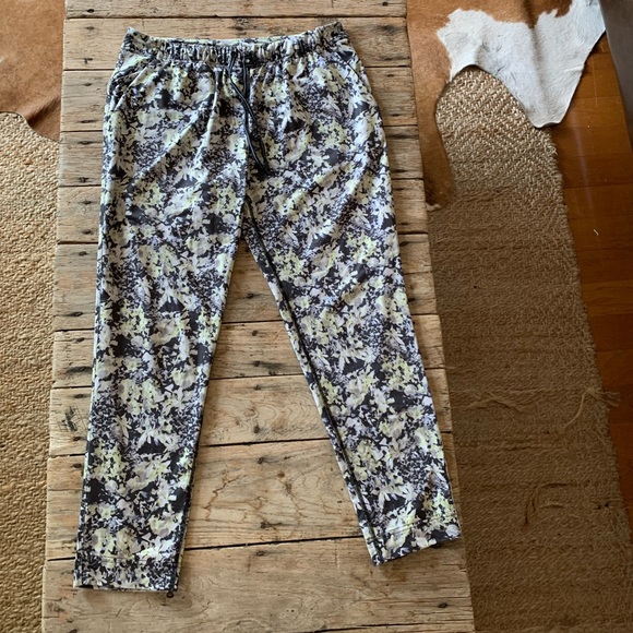 ❌SOLD❌Lululemon drawstring pant - Picture 2 of 9
